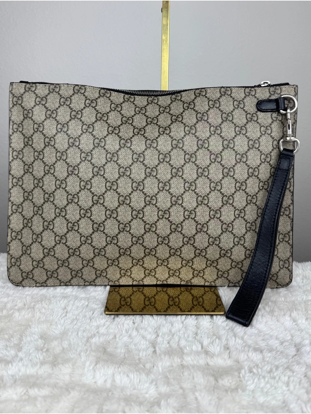 Gucci Wristlet clutch Beige GG Supreme Canvas Pouch with Red & Green Web